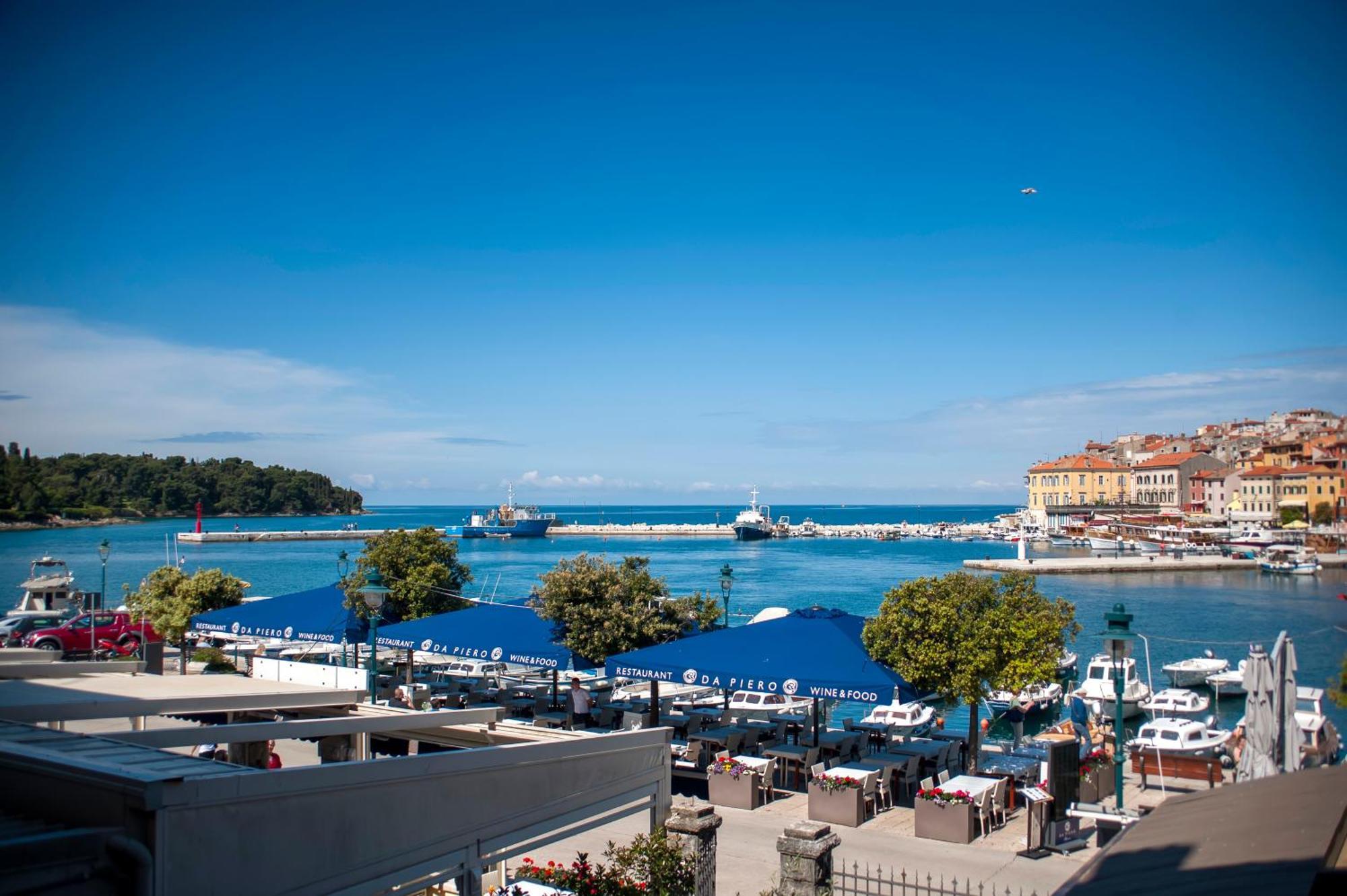 Riva Blu Sea View Apartment 로비니 외부 사진