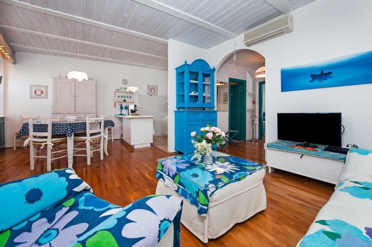 Riva Blu Sea View Apartment 로비니 외부 사진