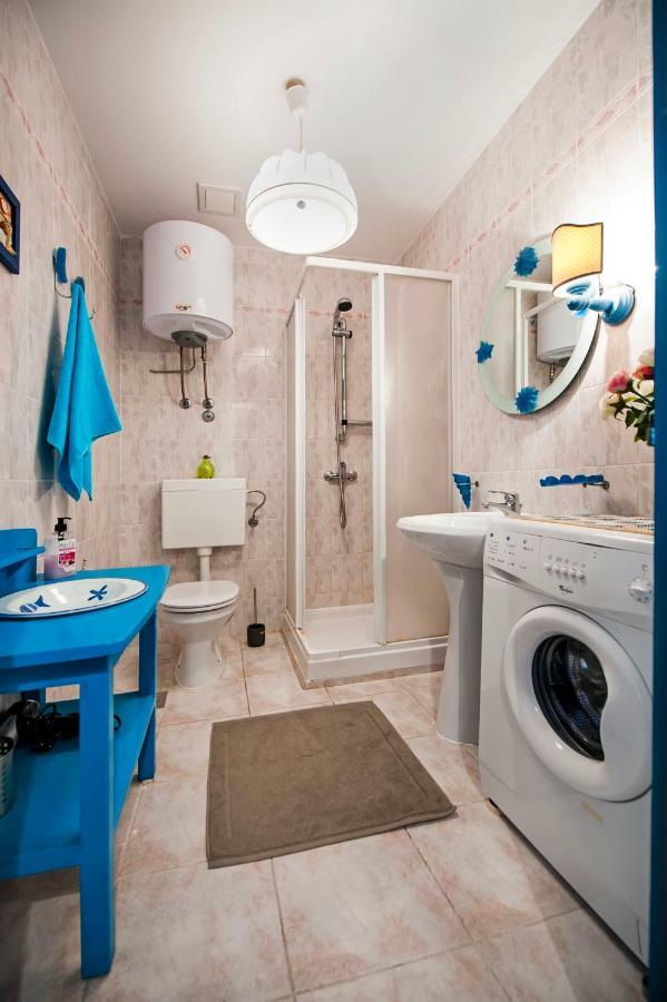 Riva Blu Sea View Apartment 로비니 외부 사진