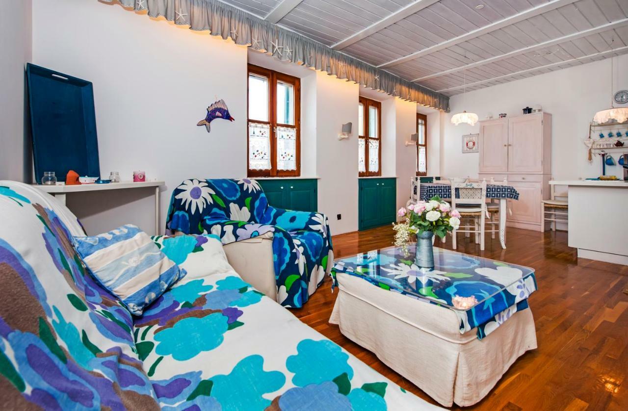 Riva Blu Sea View Apartment 로비니 외부 사진